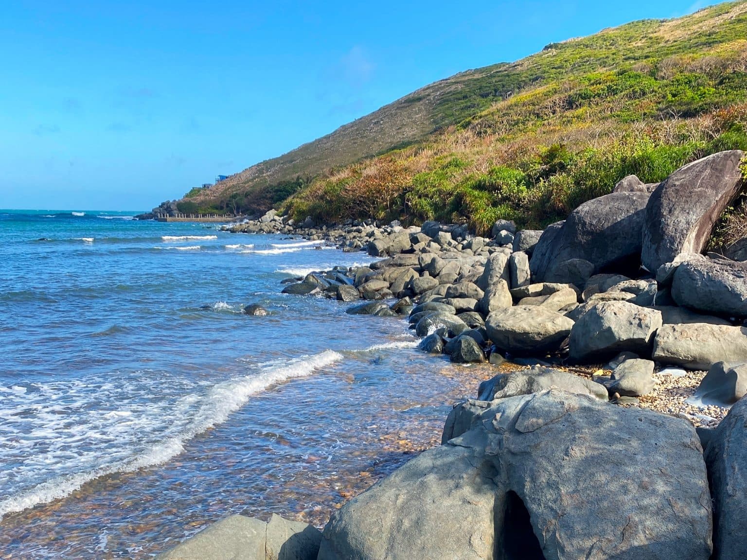 Dam Tre Bay Con Son Island